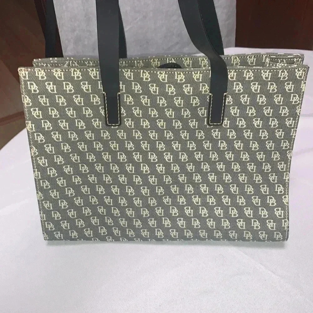 DOONEY & BOURKE Canvas Purse. Excellent Condition ❣️ - Picture 3 of 7